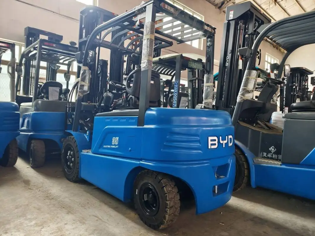 RTR16i与RTR20i比亚迪三向叉车载重、巷道宽度差异对比