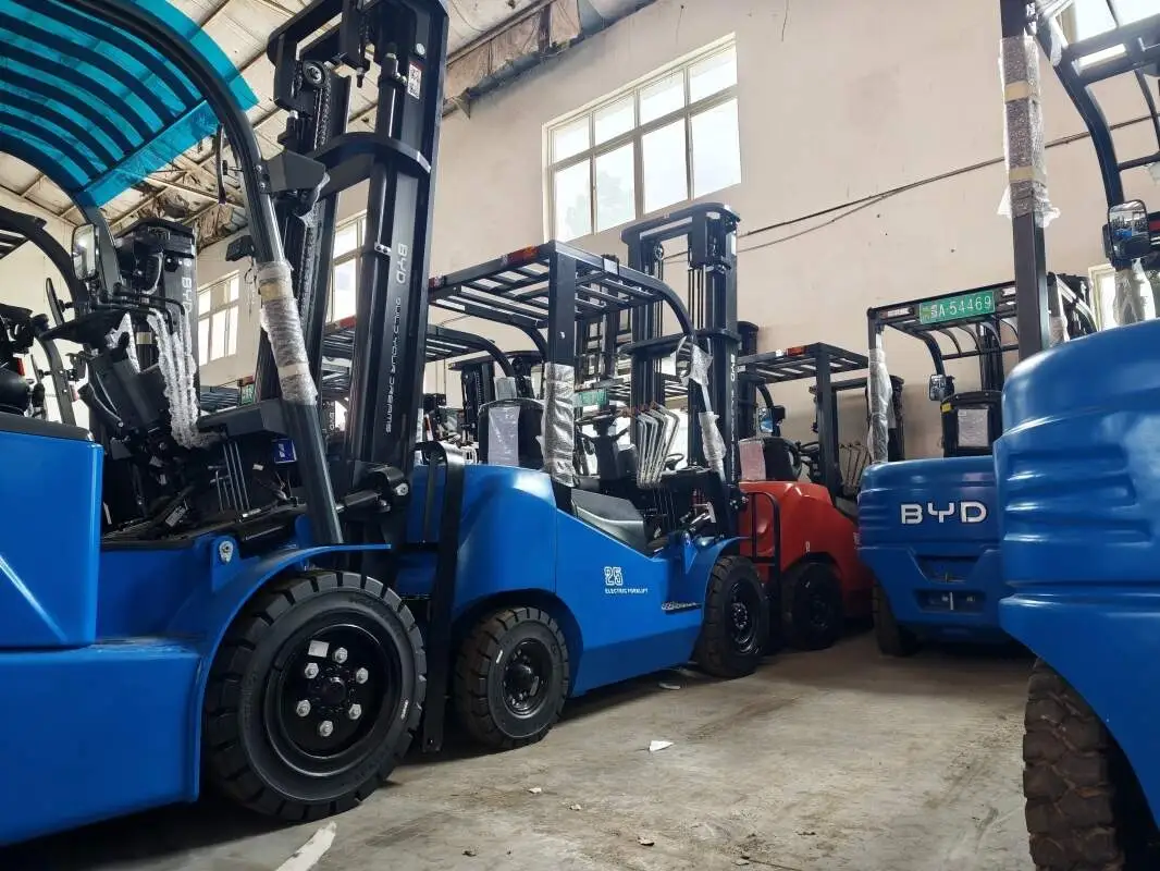 小型鋰電叉車配套側移器實用價值解析(圖1)