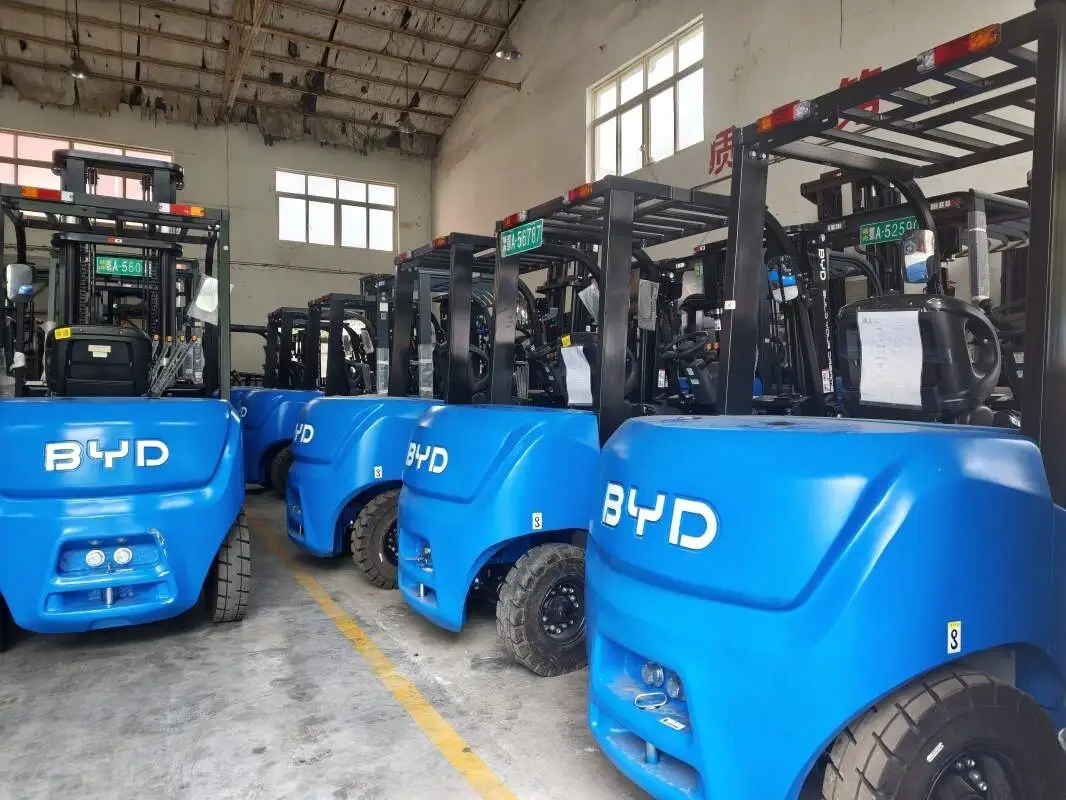 Forklift Litium Berat Imbangan Penggantian Sisi Meningkatkan Kecekapan Operasi Gudang(Rajah1)