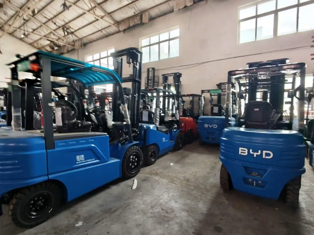 窄通道冷庫作業 前移式鋰電叉車使用優勢解析(圖1)