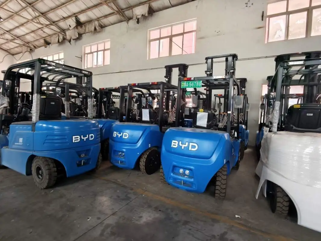 窄通道立體倉庫，電動叉車靈活作業特點介紹(圖1)
