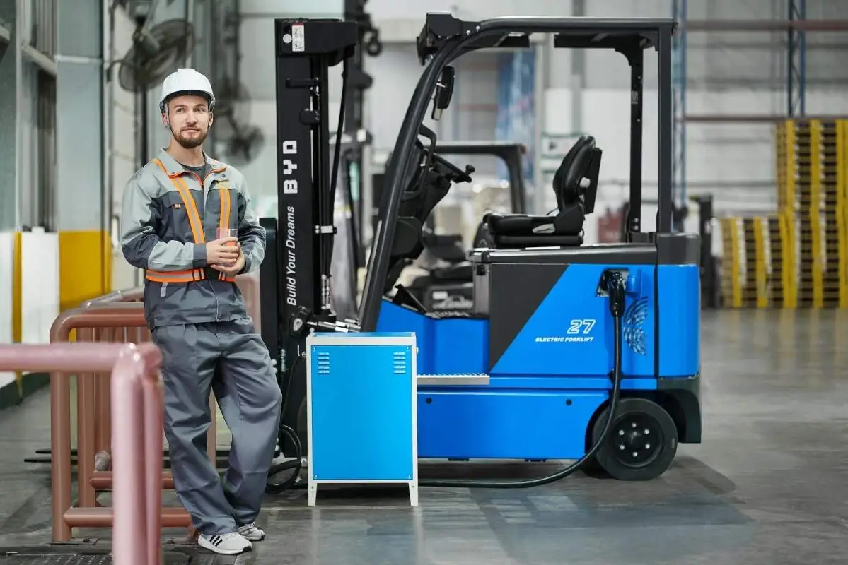 中小企業入手鋰電叉車，預算規劃與成本控制(圖1)
