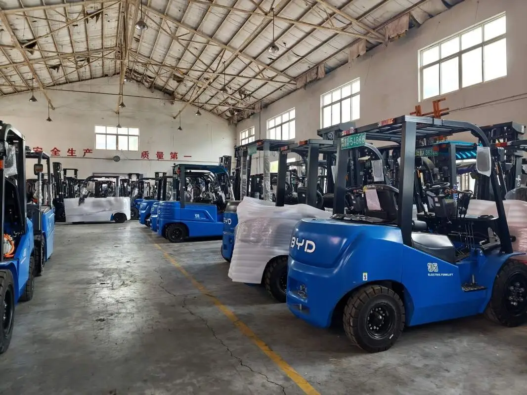 Cost Analysis of New and Used Industrial Forklift Equipment(Image1) Cost Analysis of New and Used Industrial Forklift Equipment(Image1)