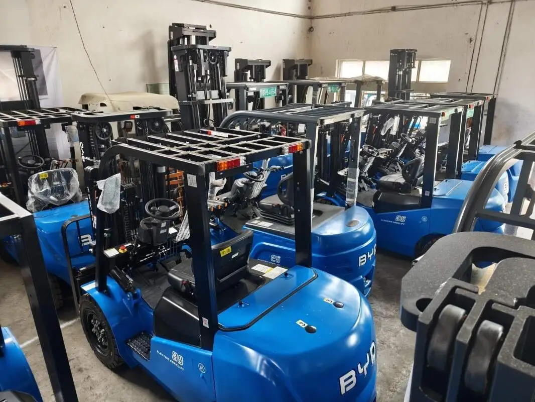 4x4 Off-Road Forklift Performance Advantages for Construction & Gravel Sites(Image1) 4x4 Off-Road Forklift Performance Advantages for Construction & Gravel Sites(Image1)