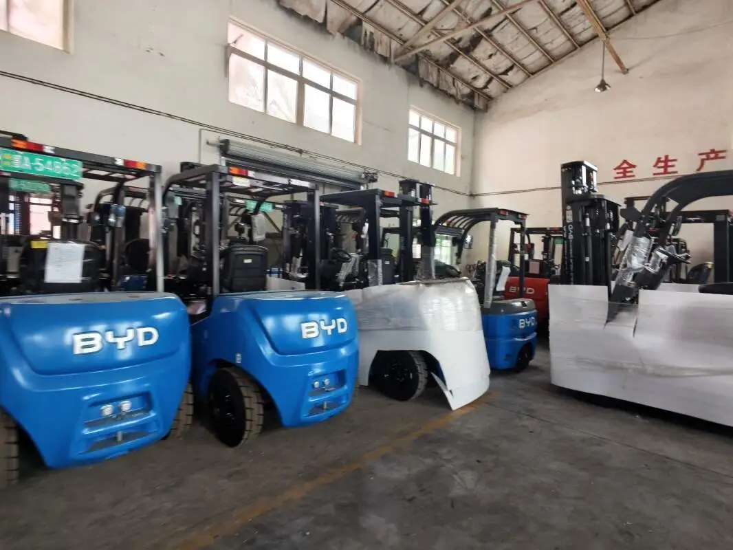 Cost Analysis of Compact Small Forklifts for Retail and Light Warehouse Use(Image1) Cost Analysis of Compact Small Forklifts for Retail and Light Warehouse Use(Image1)