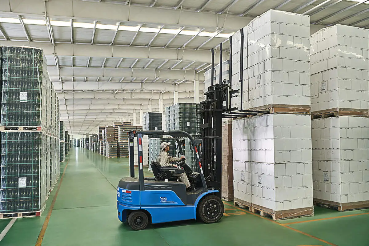 Extendable Fork Attachments for Forklift to Handle Extra-Long Bulk Materials(Image1) Extendable Fork Attachments for Forklift to Handle Extra-Long Bulk Materials(Image1)