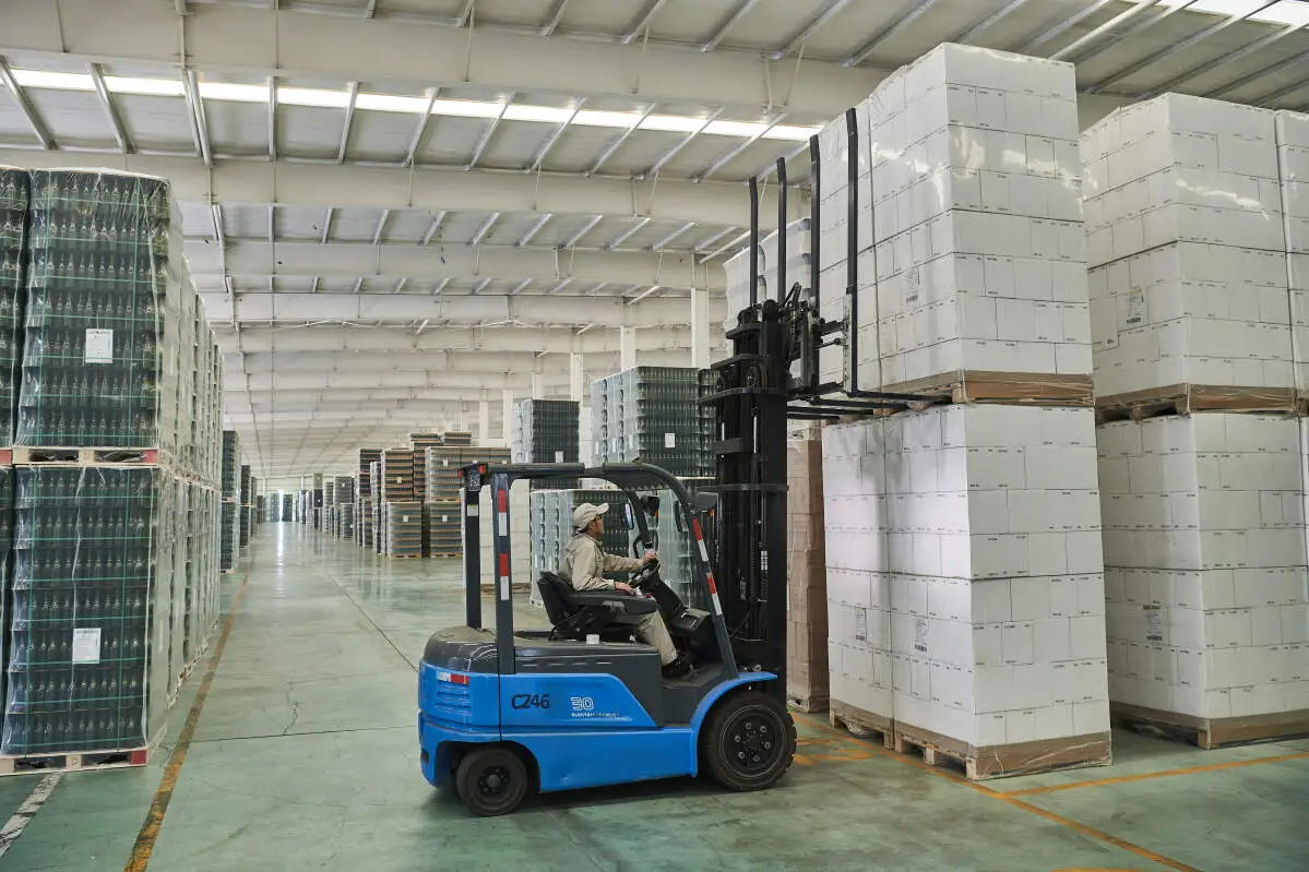 Flexible Forklift Rental Services for Local Warehouse Operations(Image1) Flexible Forklift Rental Services for Local Warehouse Operations(Image1)